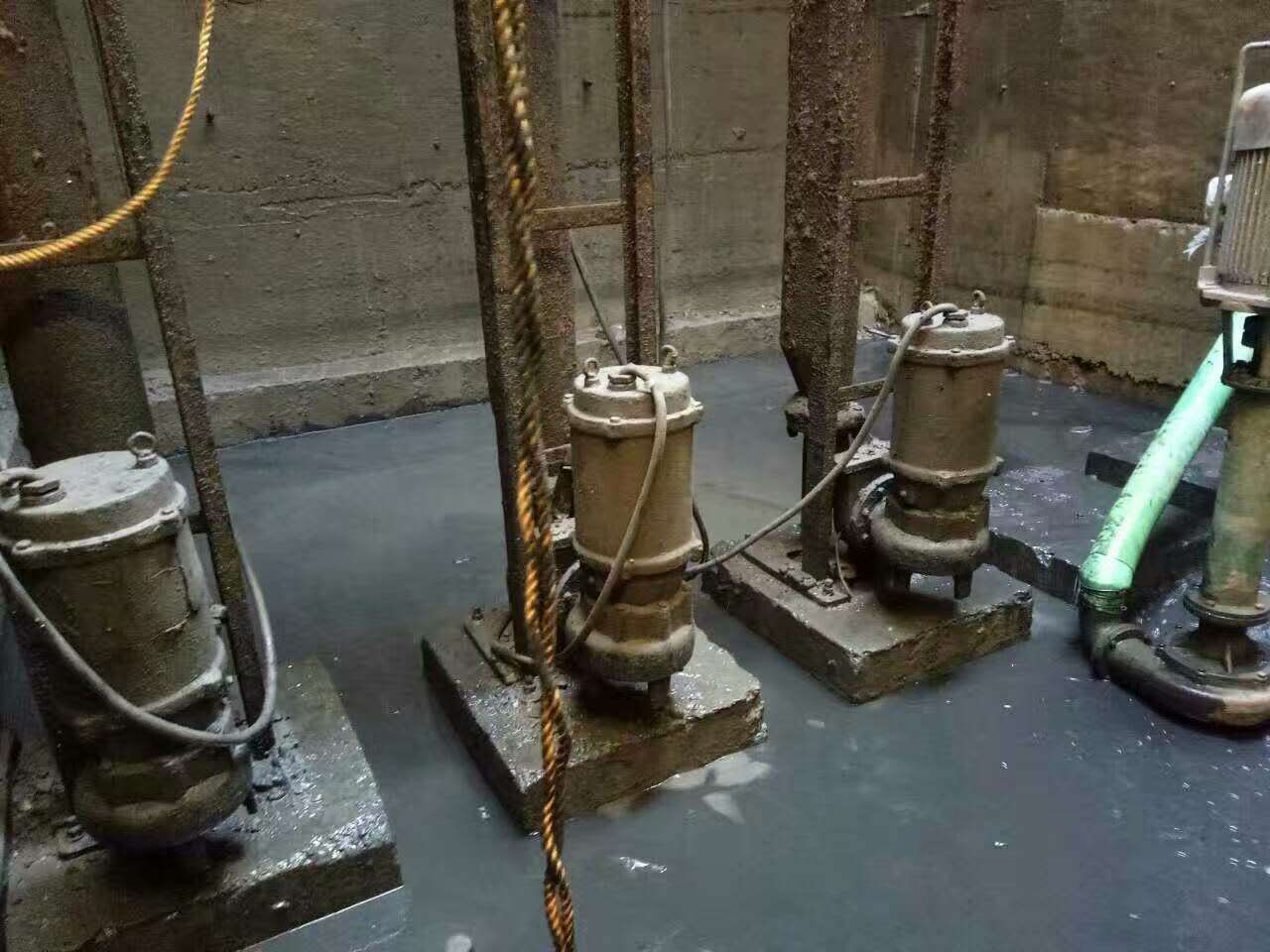 钟祥污水池清理